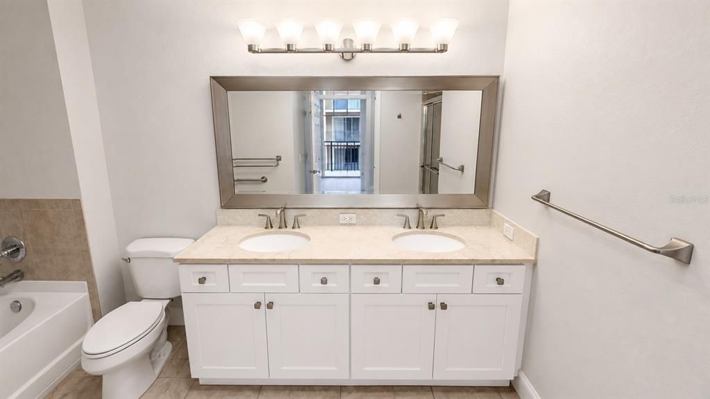 For Rent: $2,400 (2 beds, 2 baths, 1084 Square Feet)