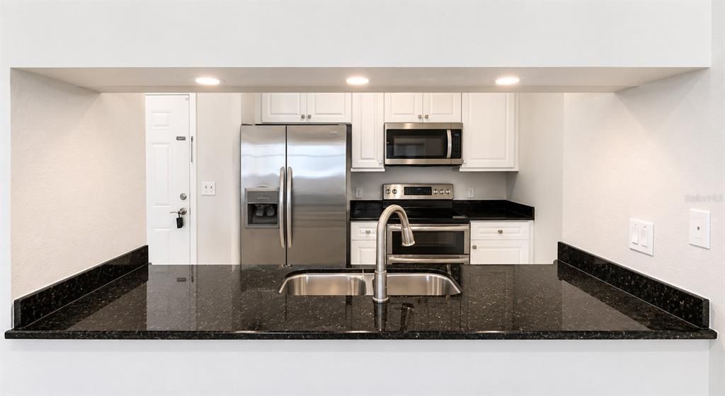 For Rent: $2,400 (2 beds, 2 baths, 1084 Square Feet)