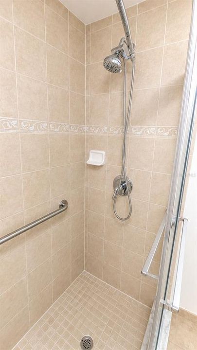 For Rent: $2,400 (2 beds, 2 baths, 1084 Square Feet)