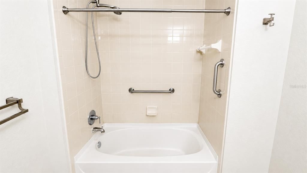For Rent: $2,400 (2 beds, 2 baths, 1084 Square Feet)