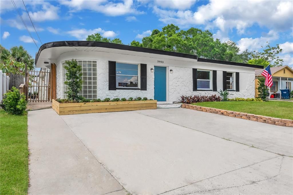 For Sale: $649,900 (5 beds, 2 baths, 2724 Square Feet)