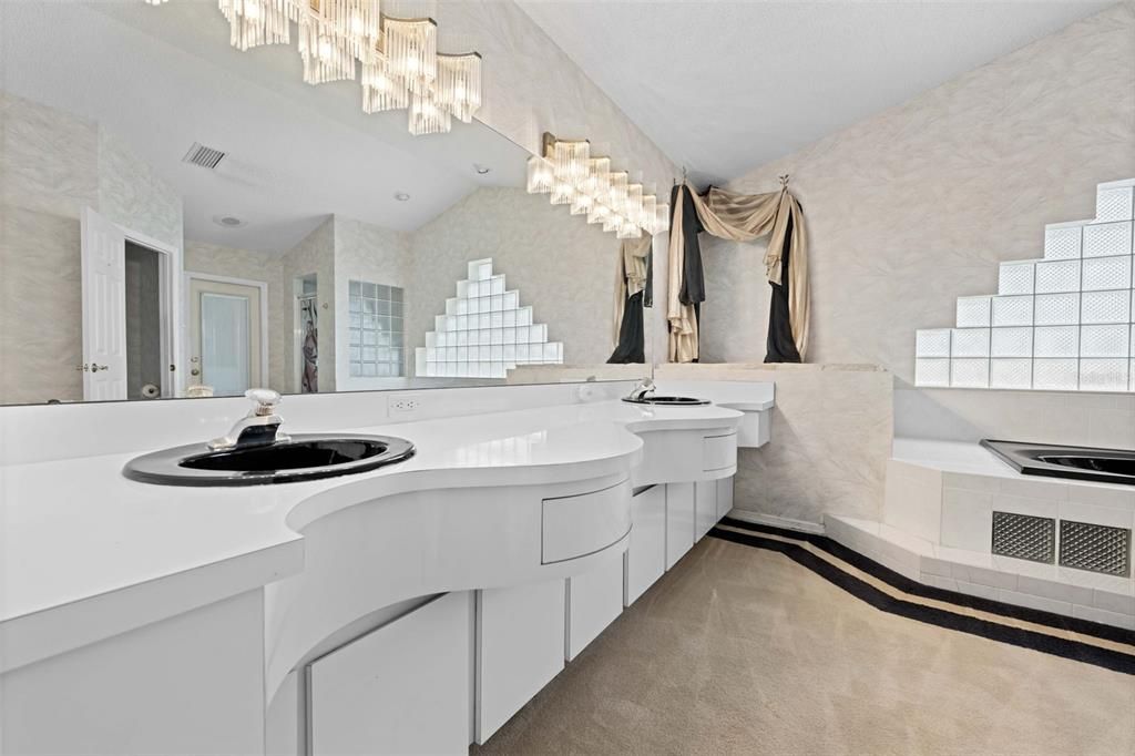 En Venta: $549,000 (3 camas, 3 baños, 3258 Pies cuadrados)