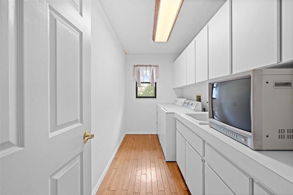 En Venta: $549,000 (3 camas, 3 baños, 3258 Pies cuadrados)