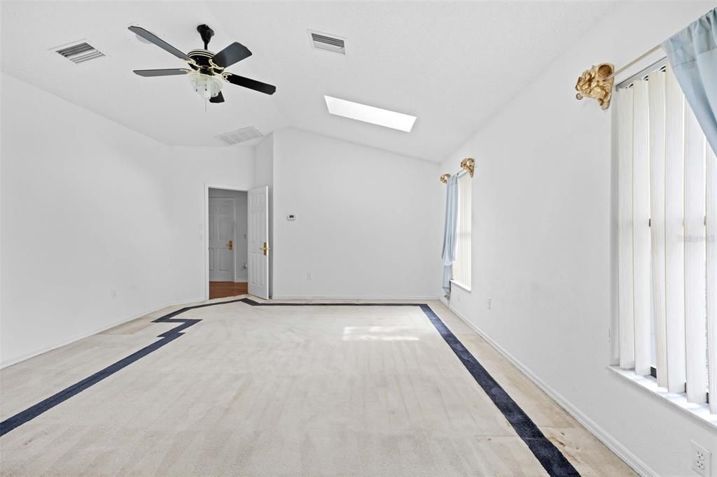 En Venta: $549,000 (3 camas, 3 baños, 3258 Pies cuadrados)