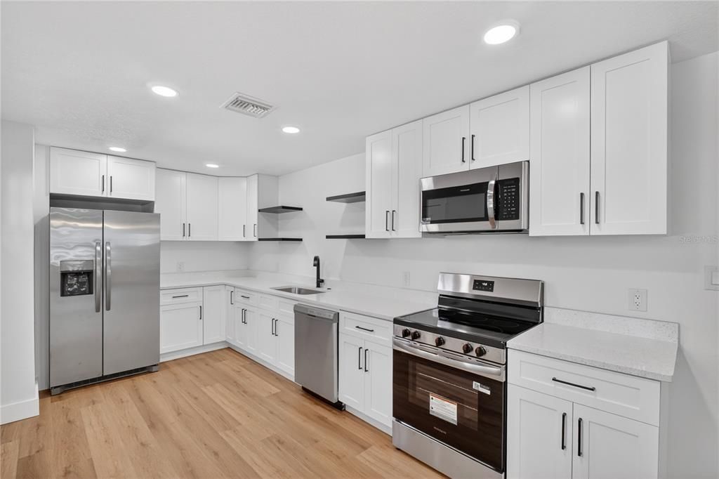 En Venta: $310,000 (2 camas, 2 baños, 892 Pies cuadrados)