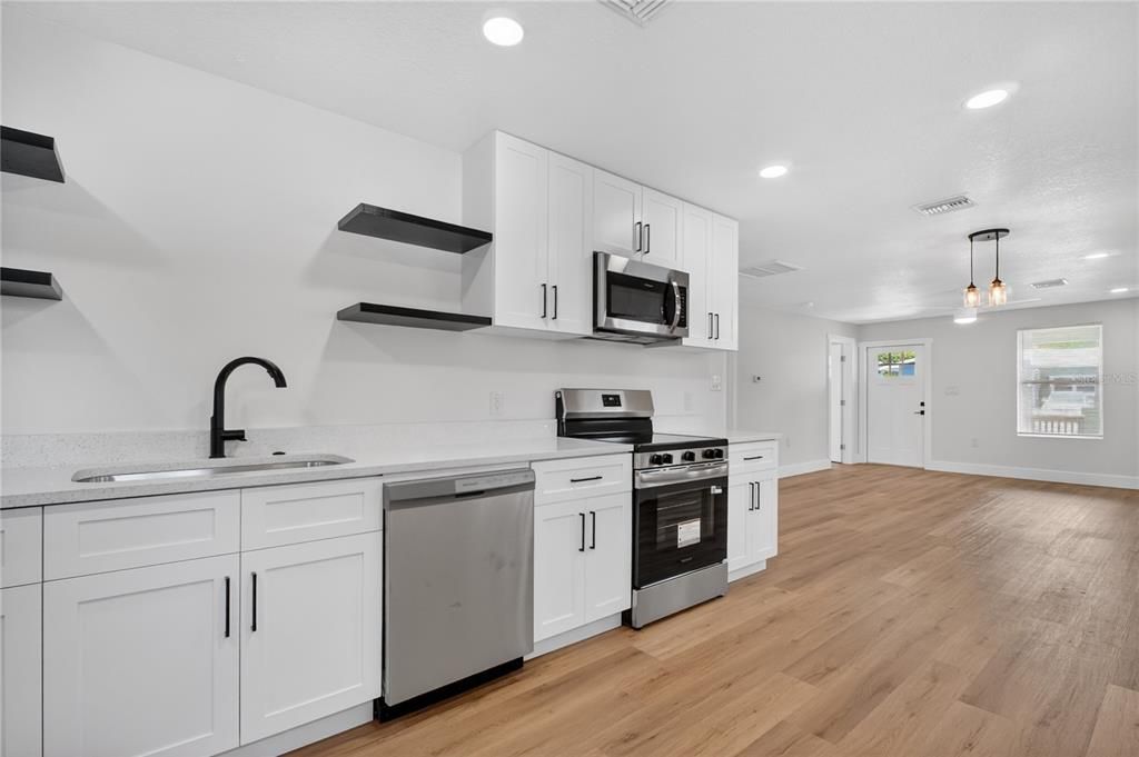 En Venta: $310,000 (2 camas, 2 baños, 892 Pies cuadrados)