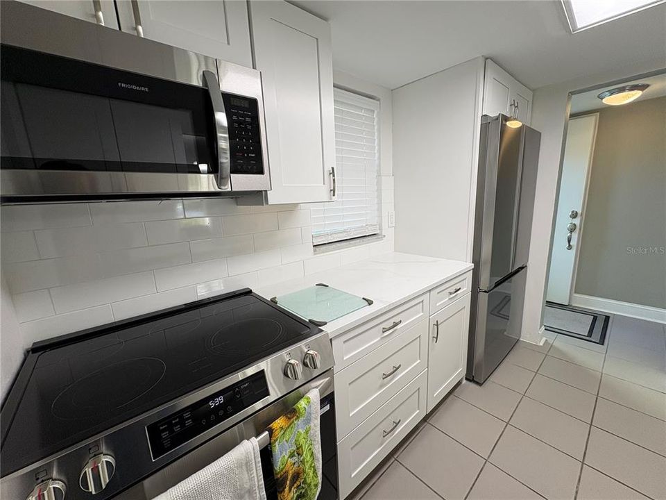 For Rent: $2,000 (2 beds, 2 baths, 1016 Square Feet)