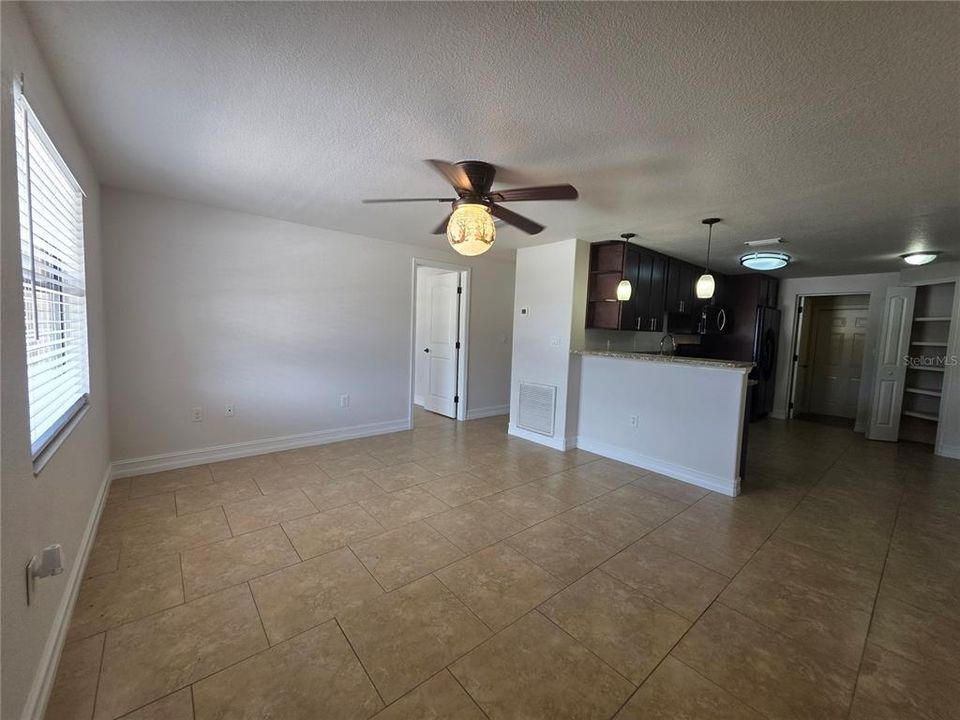 For Rent: $1,350 (2 beds, 1 baths, 812 Square Feet)