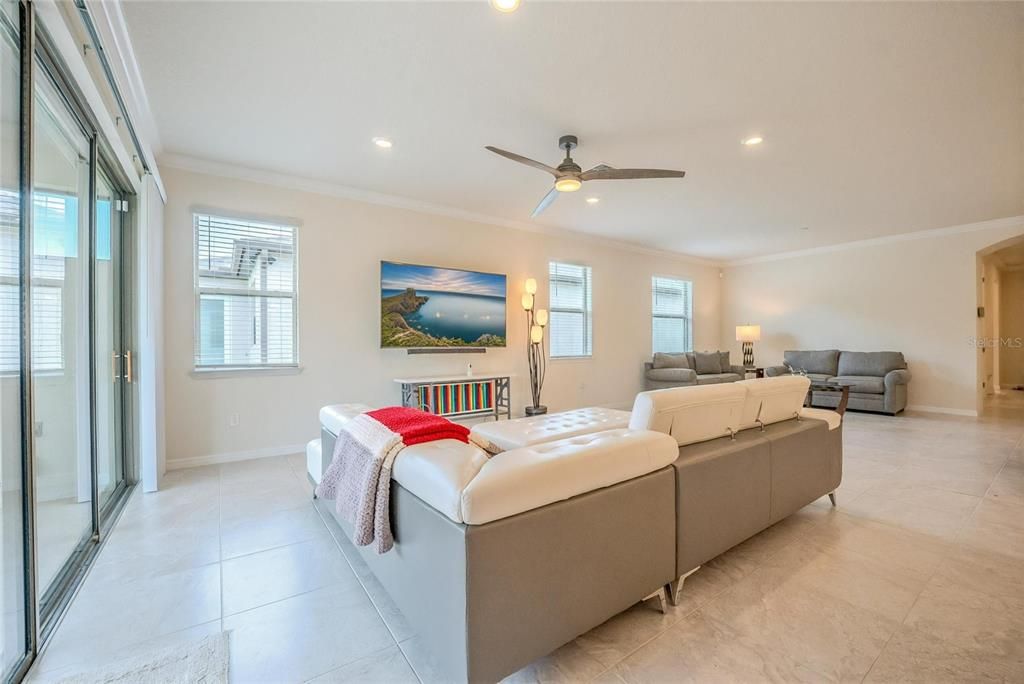 For Sale: $404,404 (3 beds, 2 baths, 2179 Square Feet)