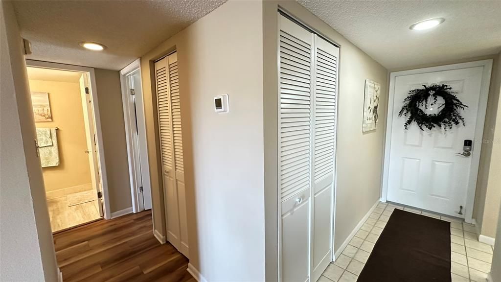 待售: $275,000 (2 贝兹, 2 浴室, 1070 平方英尺)