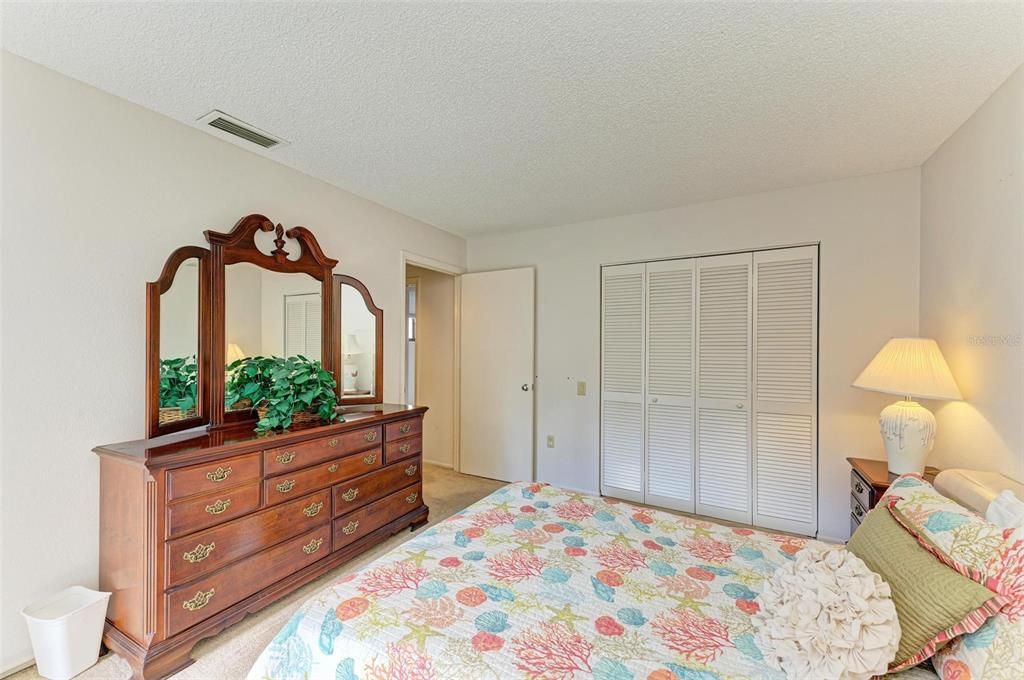For Sale: $225,000 (2 beds, 2 baths, 1325 Square Feet)