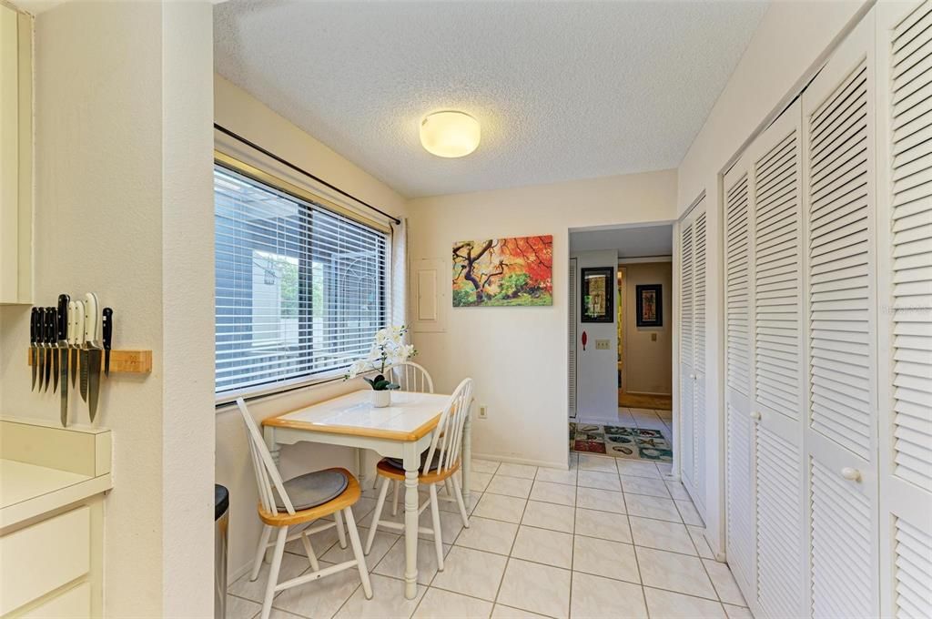 For Sale: $225,000 (2 beds, 2 baths, 1325 Square Feet)
