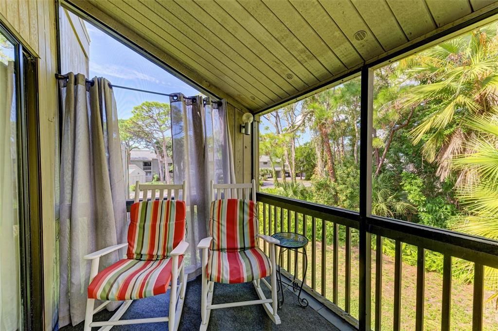 For Sale: $225,000 (2 beds, 2 baths, 1325 Square Feet)