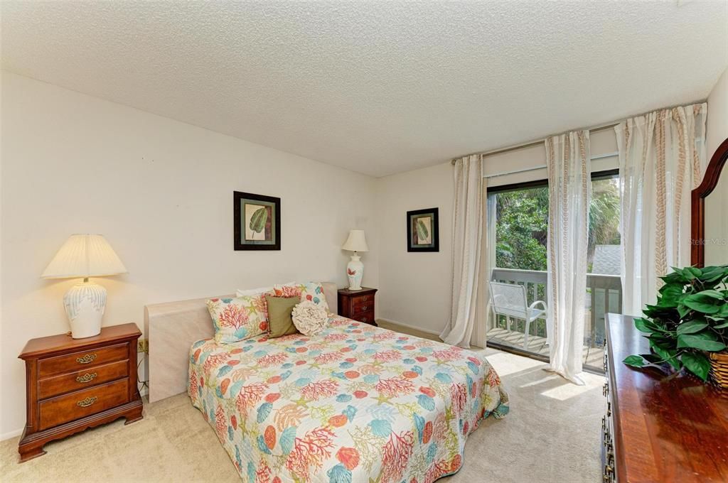 For Sale: $225,000 (2 beds, 2 baths, 1325 Square Feet)