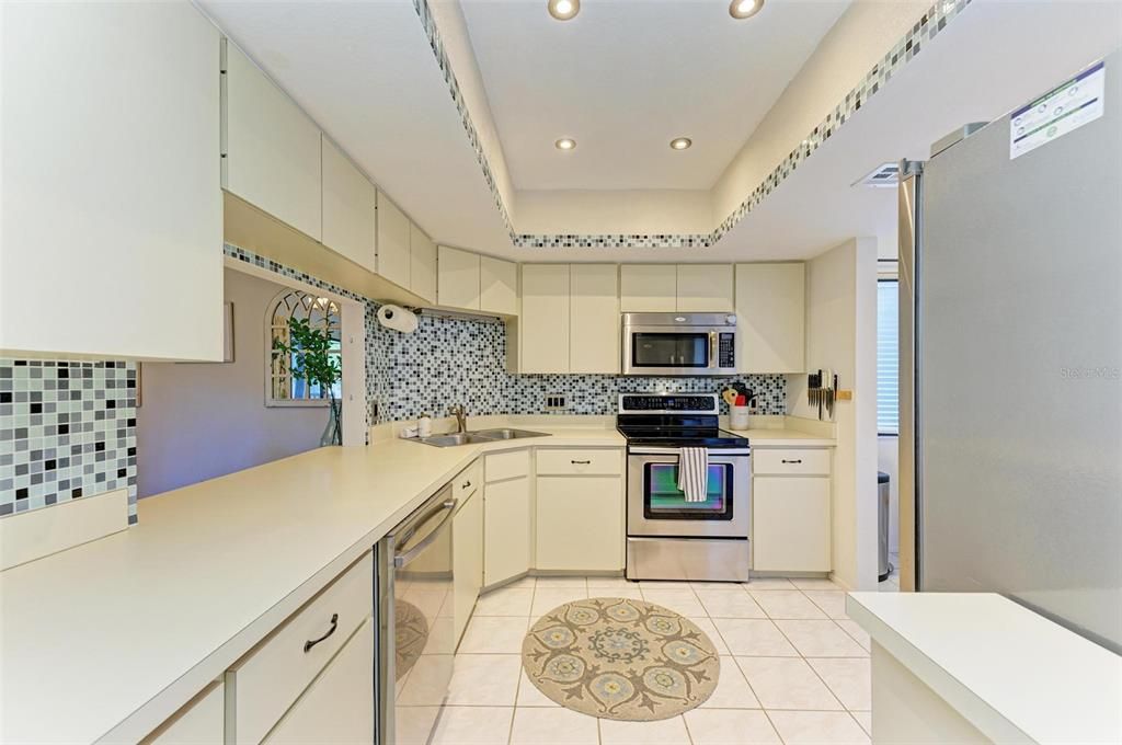 For Sale: $225,000 (2 beds, 2 baths, 1325 Square Feet)