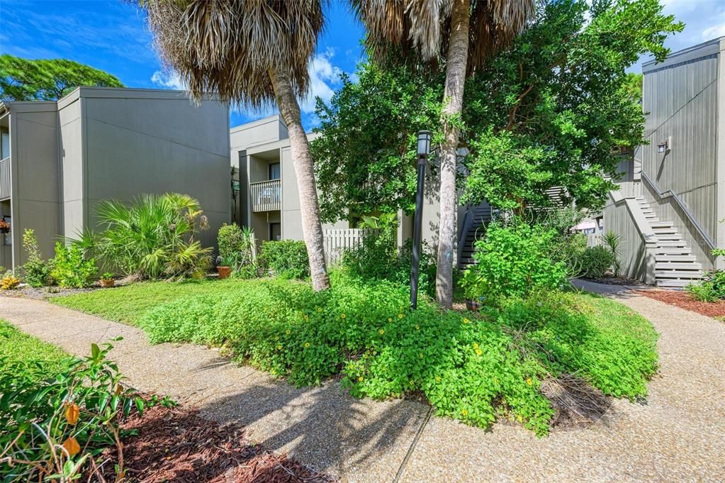 For Sale: $225,000 (2 beds, 2 baths, 1325 Square Feet)