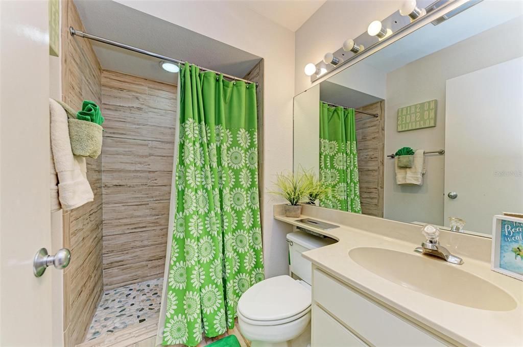 For Sale: $225,000 (2 beds, 2 baths, 1325 Square Feet)