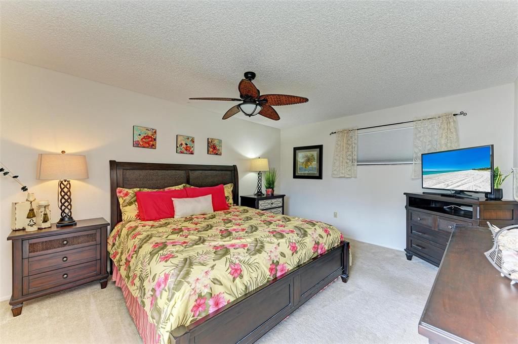 For Sale: $225,000 (2 beds, 2 baths, 1325 Square Feet)