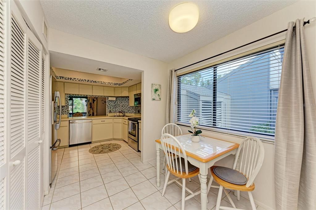 For Sale: $225,000 (2 beds, 2 baths, 1325 Square Feet)