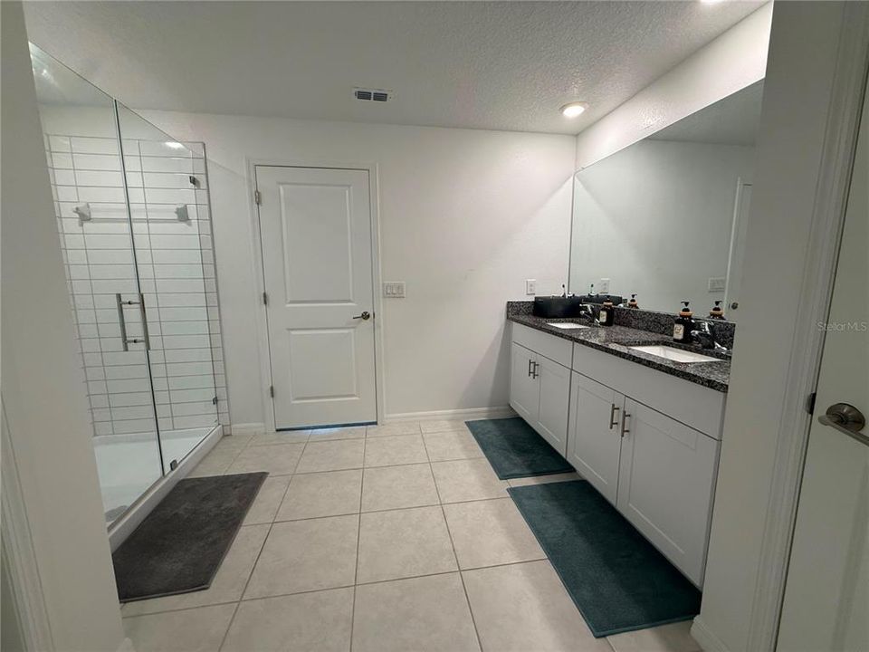 En Renta: $2,550 (4 camas, 2 baños, 1936 Pies cuadrados)