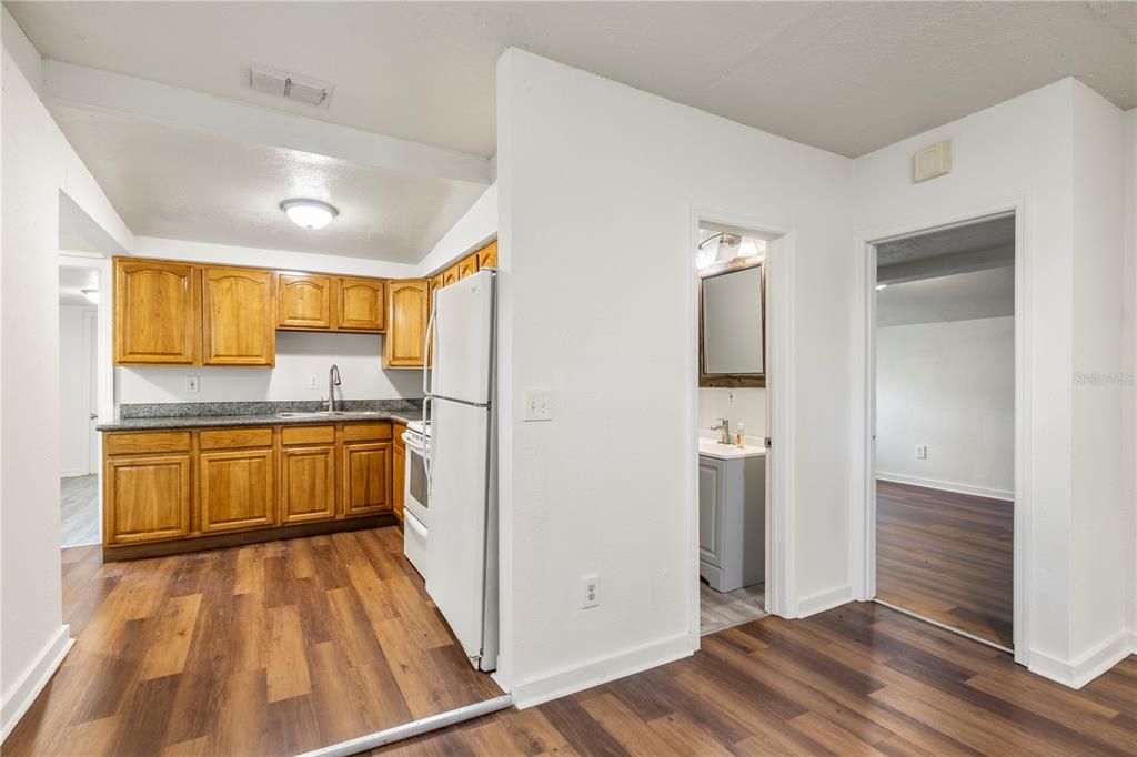 For Rent: $1,800 (4 beds, 1 baths, 1068 Square Feet)