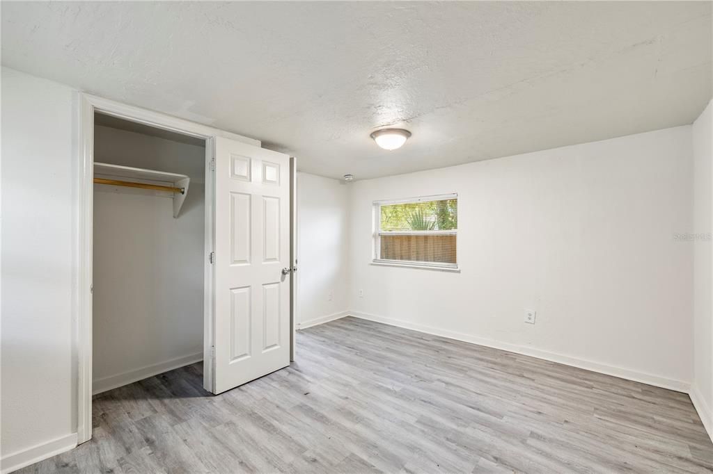 For Rent: $1,800 (4 beds, 1 baths, 1068 Square Feet)