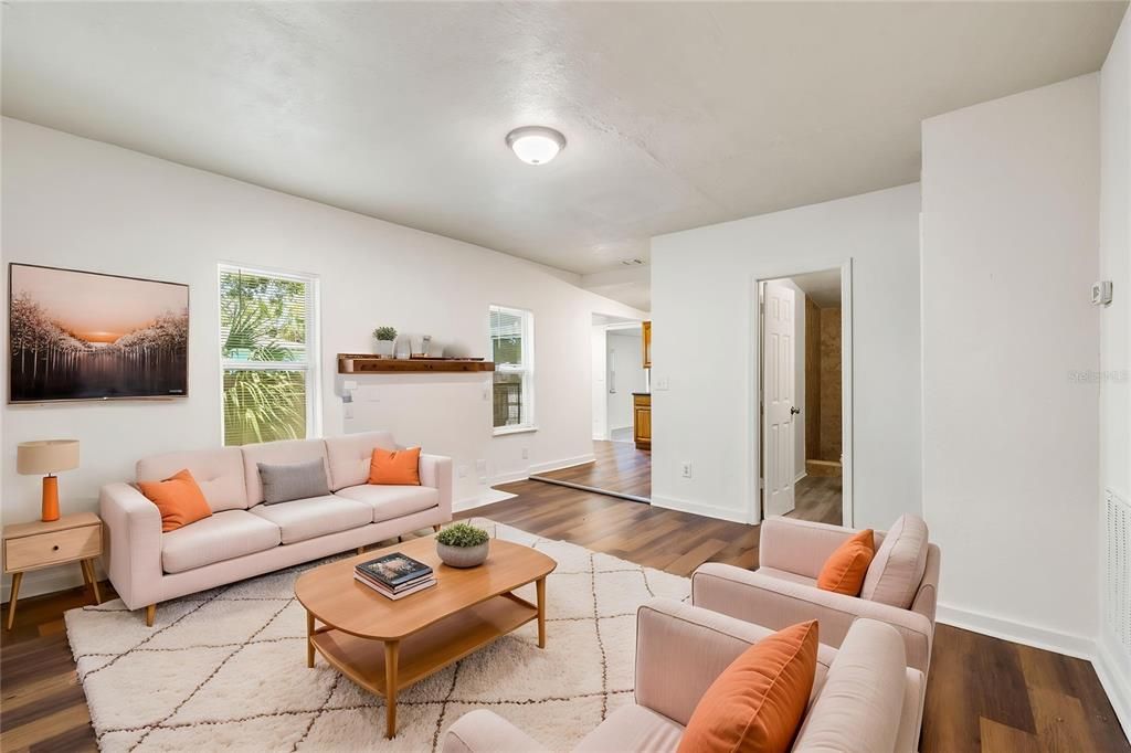 For Rent: $1,800 (4 beds, 1 baths, 1068 Square Feet)