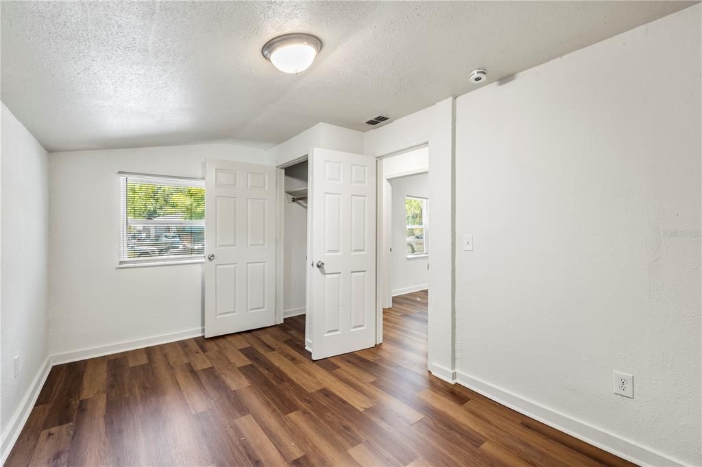 For Rent: $1,800 (4 beds, 1 baths, 1068 Square Feet)