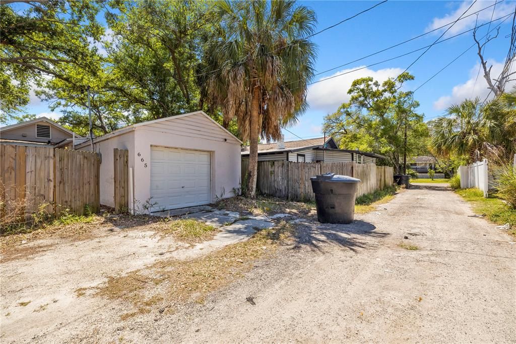 For Rent: $1,800 (4 beds, 1 baths, 1068 Square Feet)