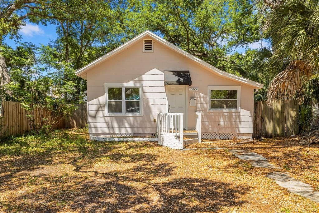 For Rent: $1,800 (4 beds, 1 baths, 1068 Square Feet)