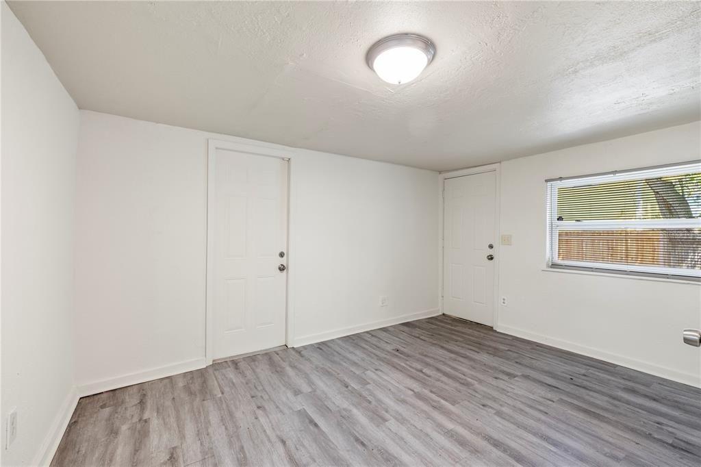 For Rent: $1,800 (4 beds, 1 baths, 1068 Square Feet)