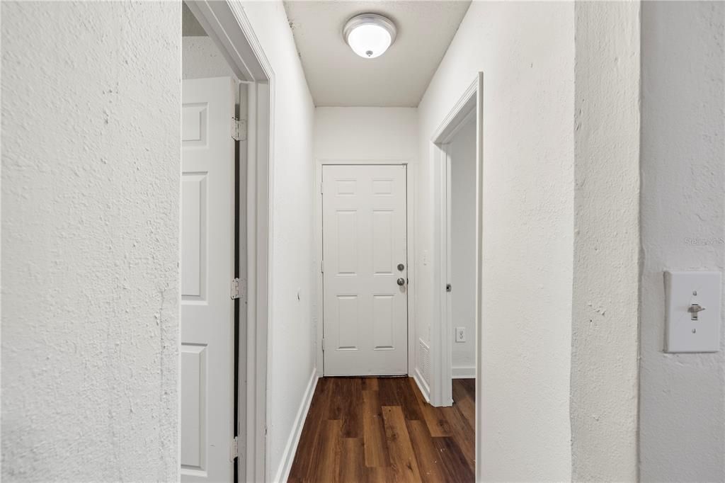 For Rent: $1,800 (4 beds, 1 baths, 1068 Square Feet)