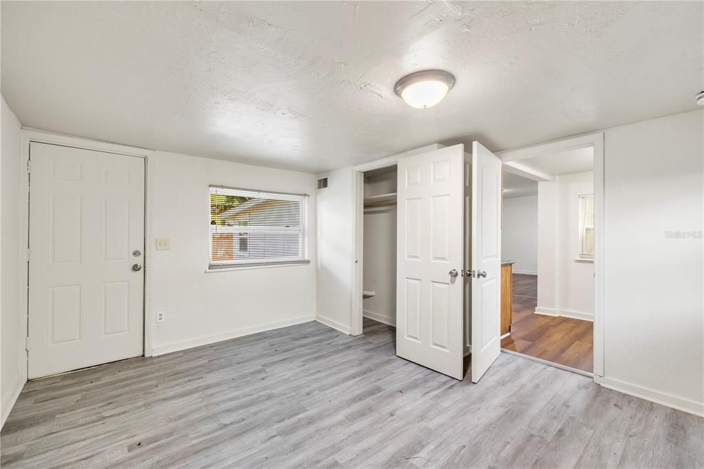 For Rent: $1,800 (4 beds, 1 baths, 1068 Square Feet)