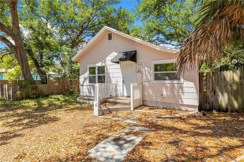 For Rent: $1,800 (4 beds, 1 baths, 1068 Square Feet)