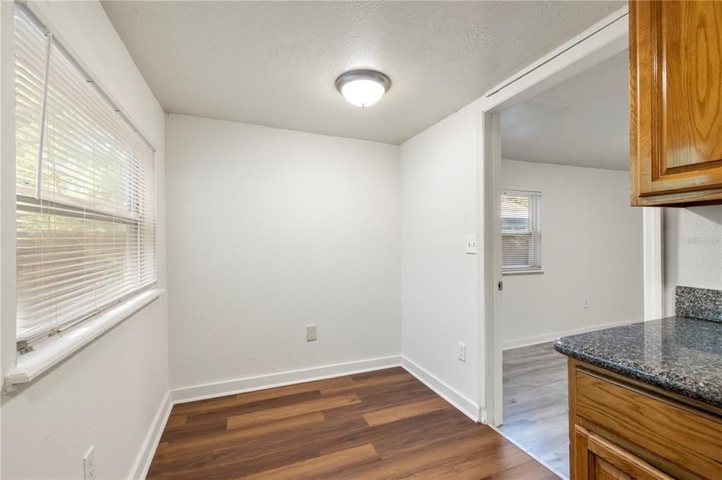 For Rent: $1,800 (4 beds, 1 baths, 1068 Square Feet)