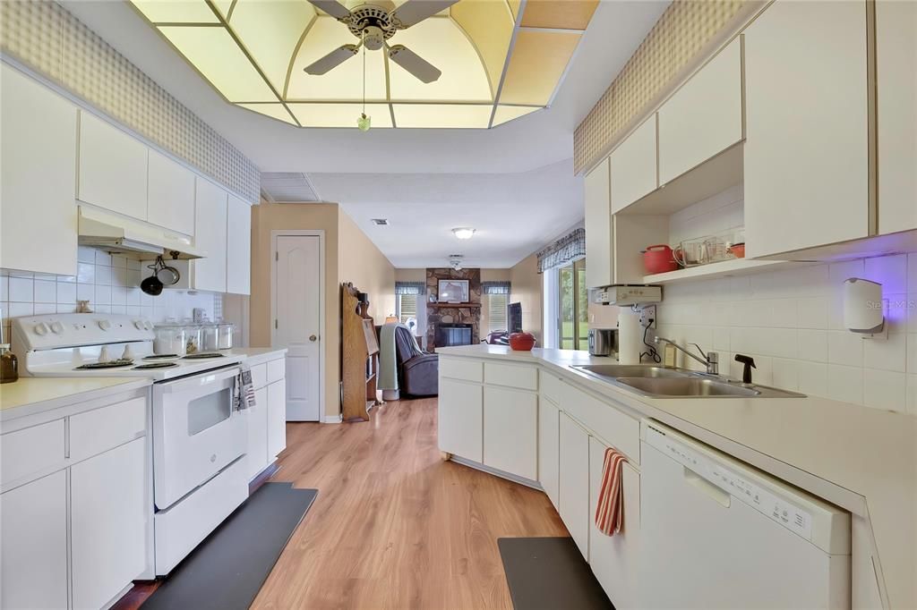 En Venta: $450,000 (3 camas, 2 baños, 1927 Pies cuadrados)