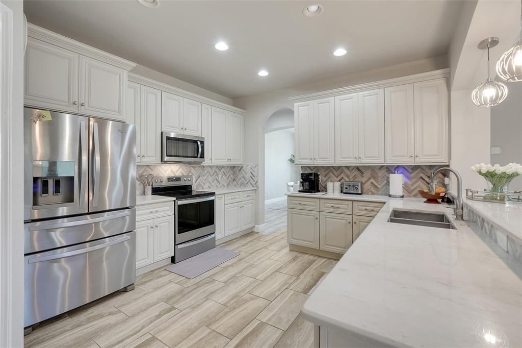For Sale: $699,000 (5 beds, 4 baths, 3593 Square Feet)