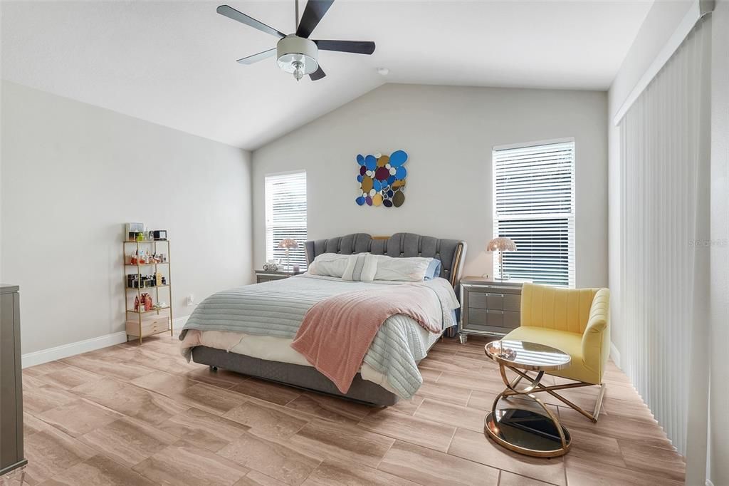 For Sale: $699,000 (5 beds, 4 baths, 3593 Square Feet)