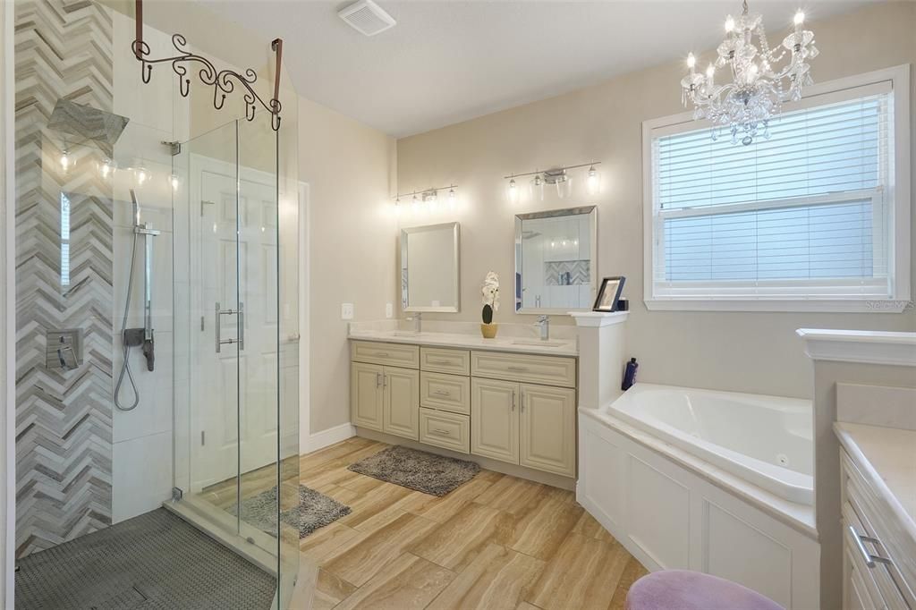 For Sale: $699,000 (5 beds, 4 baths, 3593 Square Feet)