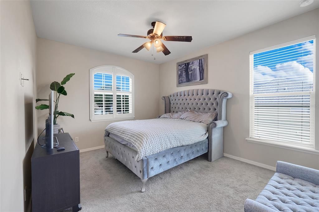 For Sale: $699,000 (5 beds, 4 baths, 3593 Square Feet)