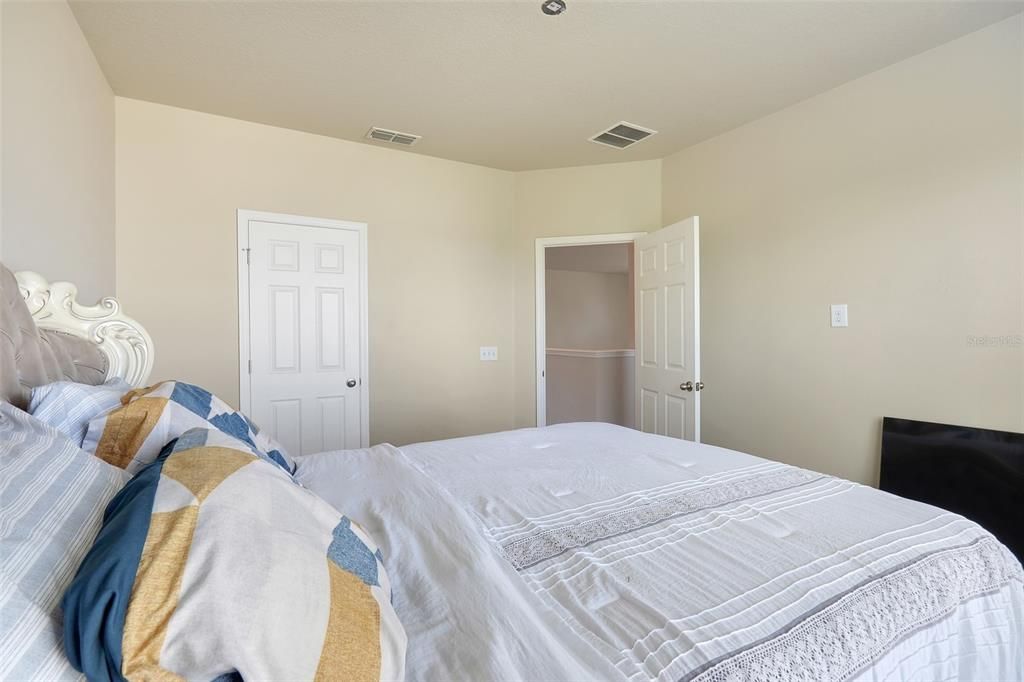 For Sale: $699,000 (5 beds, 4 baths, 3593 Square Feet)