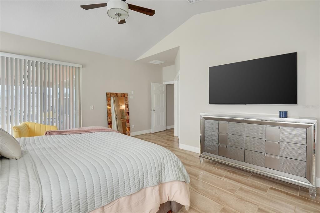 For Sale: $699,000 (5 beds, 4 baths, 3593 Square Feet)