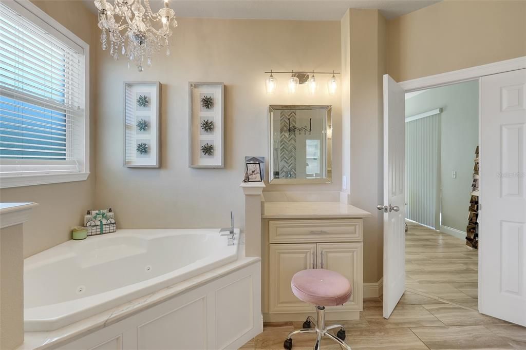 For Sale: $699,000 (5 beds, 4 baths, 3593 Square Feet)
