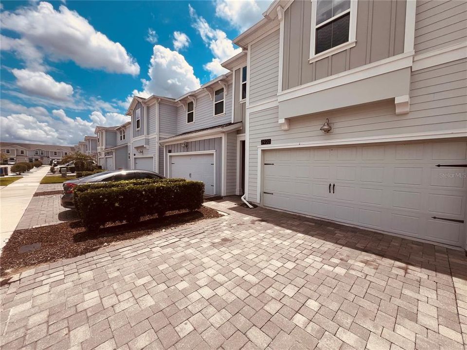 For Sale: $356,000 (4 beds, 3 baths, 1959 Square Feet)