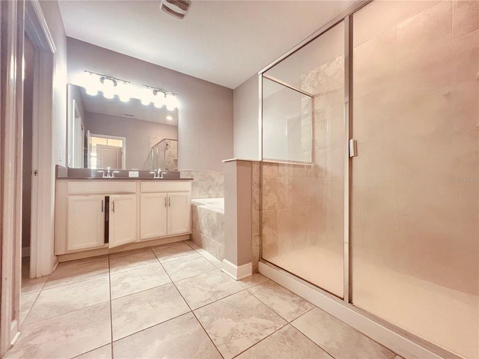 For Sale: $356,000 (4 beds, 3 baths, 1959 Square Feet)