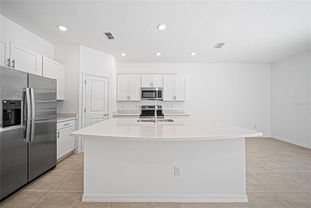 For Rent: $2,200 (3 beds, 2 baths, 1373 Square Feet)