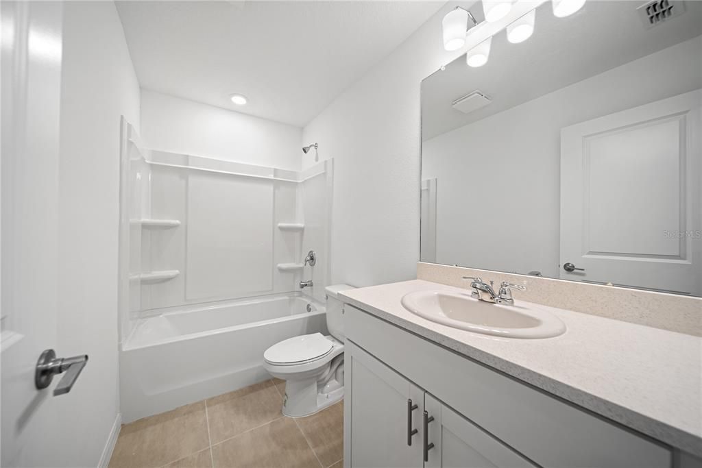 For Rent: $2,200 (3 beds, 2 baths, 1373 Square Feet)
