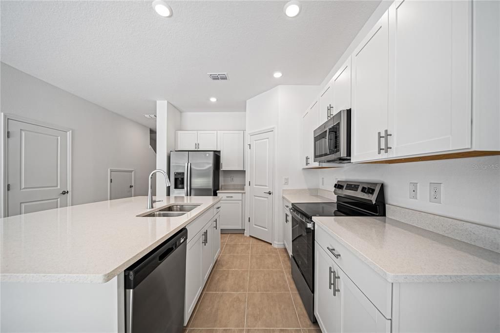 For Rent: $2,200 (3 beds, 2 baths, 1373 Square Feet)