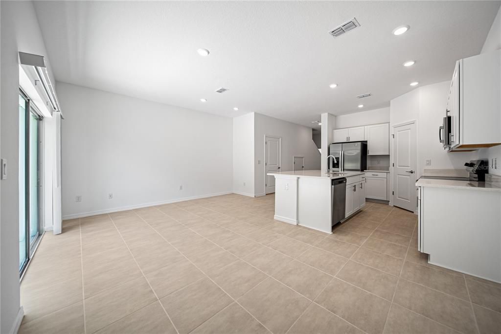 For Rent: $2,200 (3 beds, 2 baths, 1373 Square Feet)