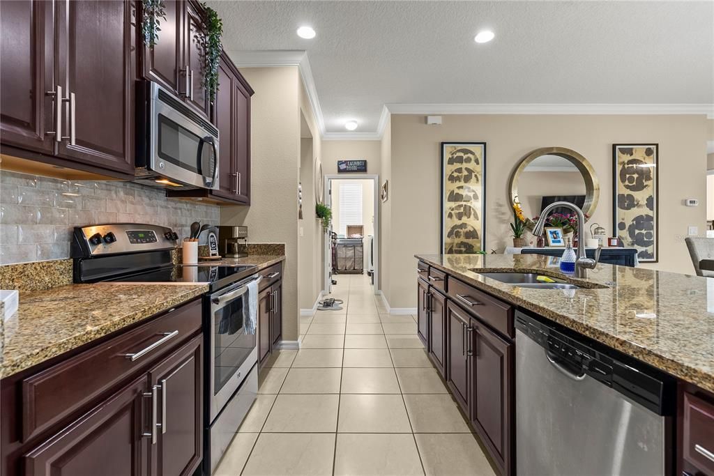 En Venta: $465,000 (5 camas, 2 baños, 2518 Pies cuadrados)